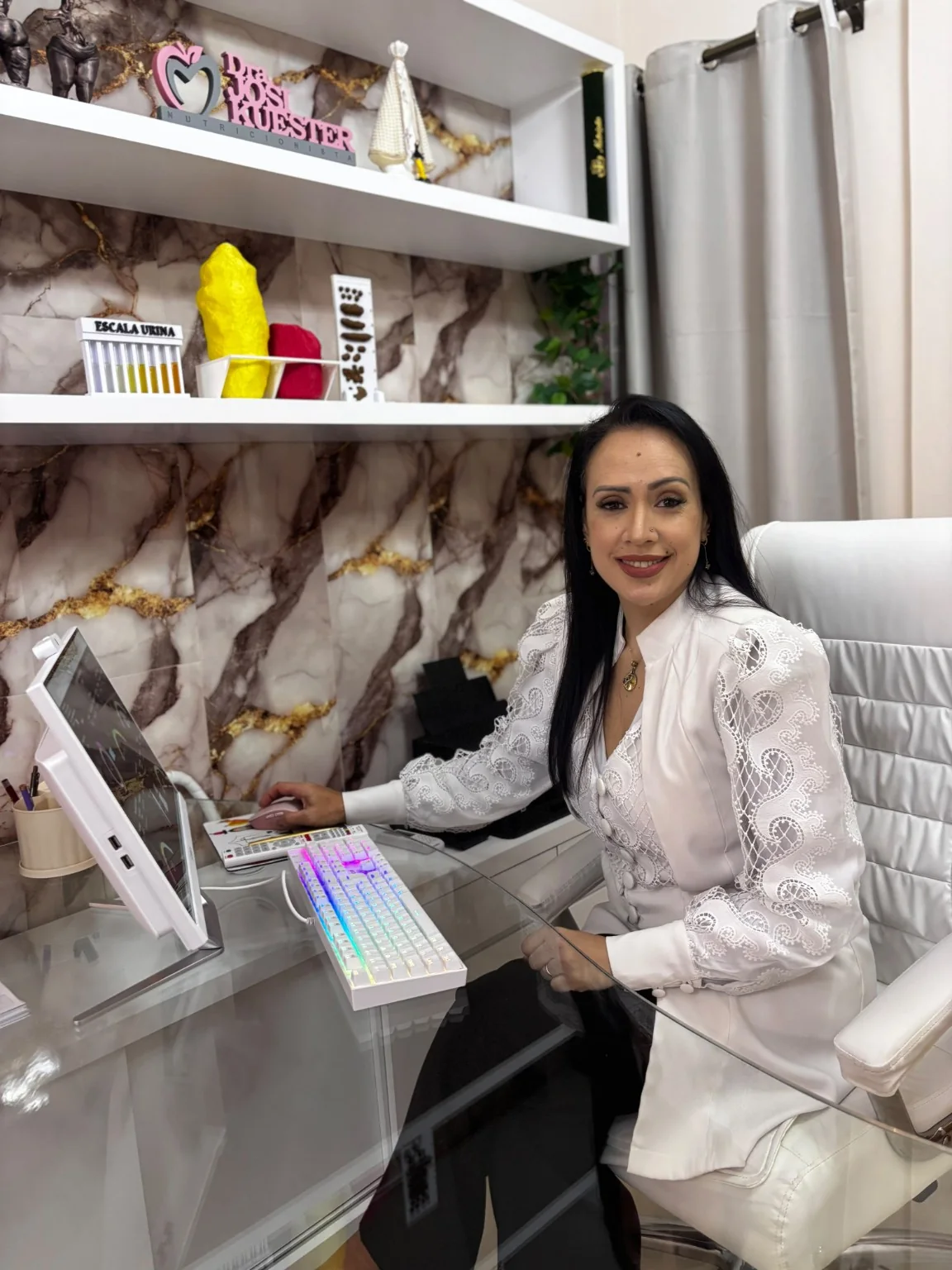 Josi Kuester em seu consultório de nutrição